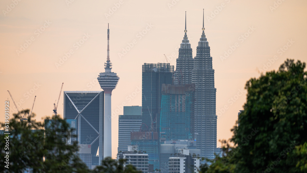 Obraz premium city skyline at sunset