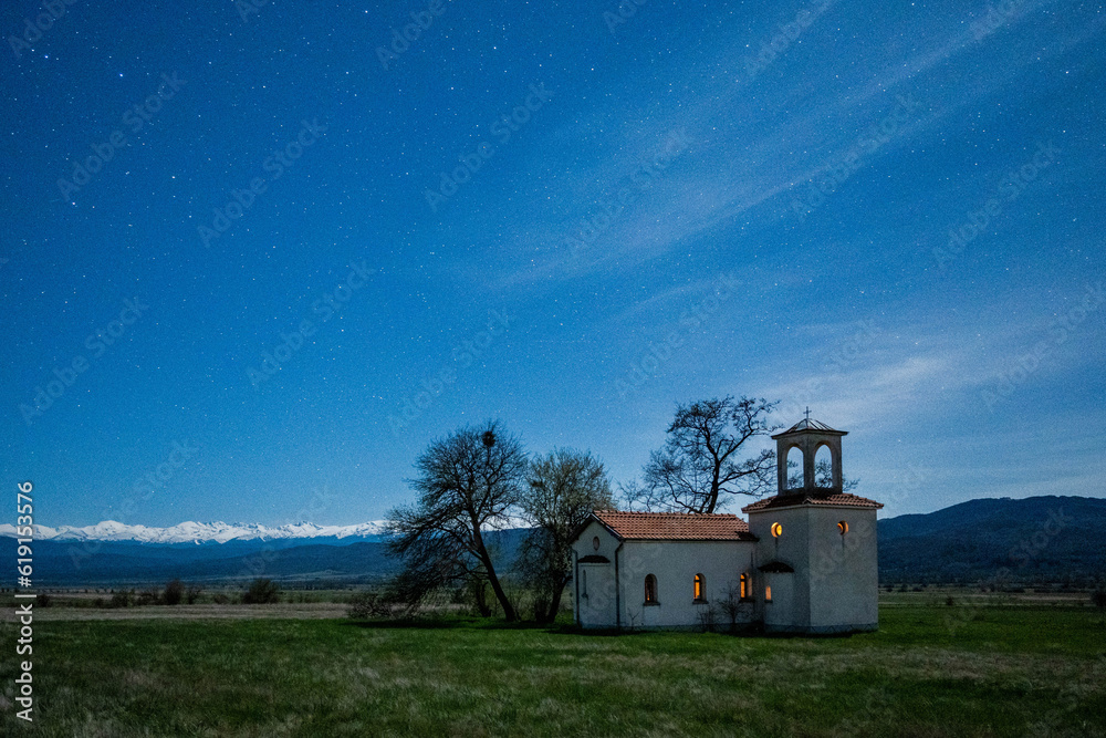 Fototapeta premium An enchanting night landscape of a temple in the mountains