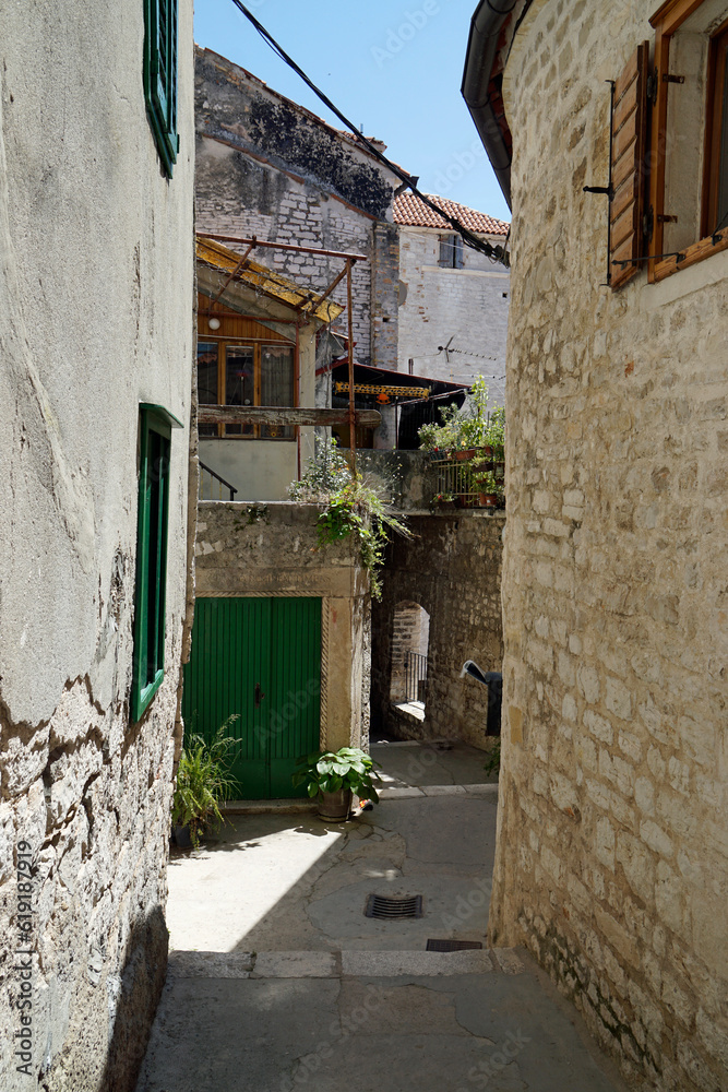narrow alleys in sibenik old town