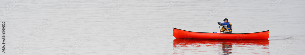 Obraz premium Kayak on peaceful calm water on Loch Lomond