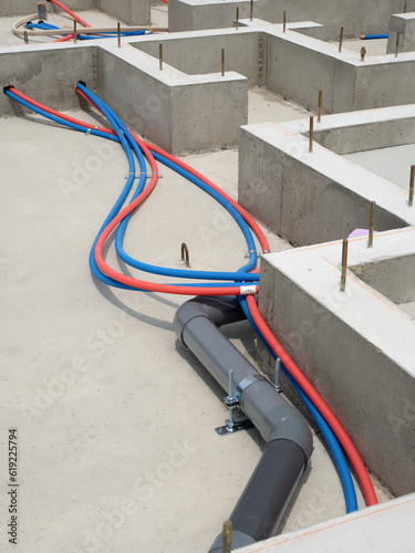 住宅の基礎と水道の配管