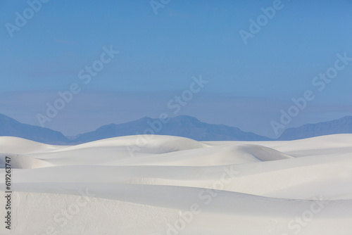 White sand dunes © Galyna Andrushko