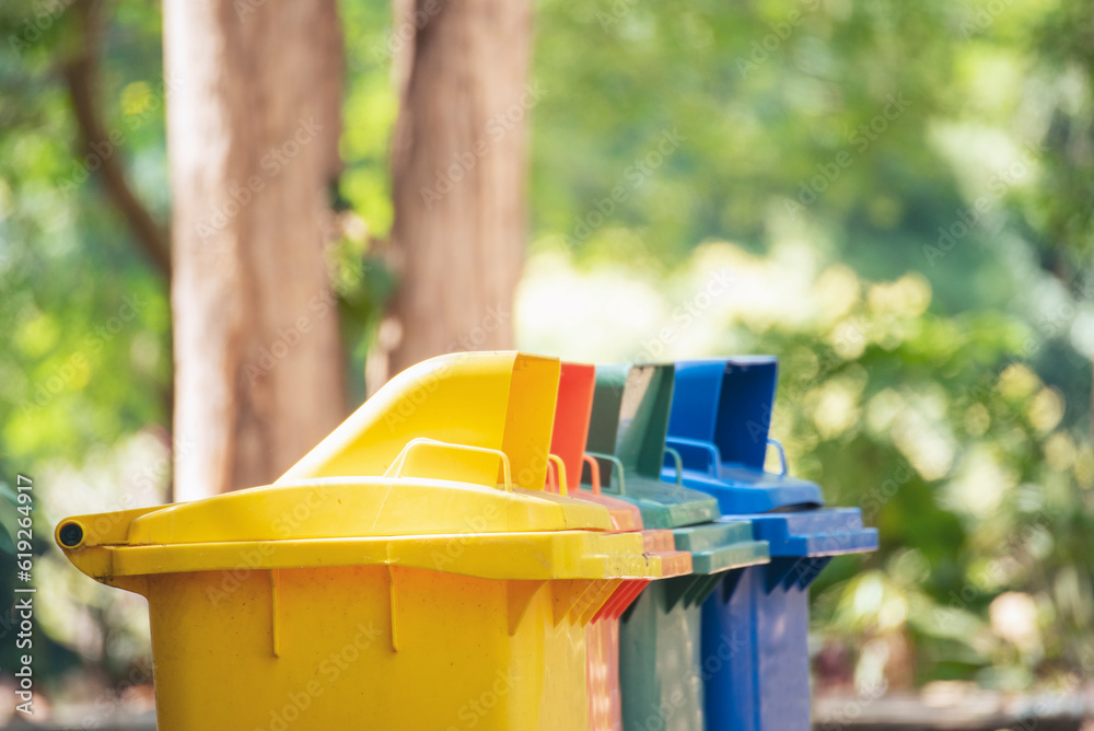Foto de Trash cans for sorting garbage recycle bin waste plastic ...