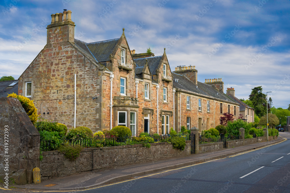 2023-06-02 A SINGLE ROW OF HOMES SHOWING THE LOCAL ARCHITECHURE IN INVERNESS SCOTLAND WITH A NICE SKY 2023-06-02 A SINGLE ROW OF HOMES SHOWING THE LOCAL ARCHITECHURE IN INVERNESS SCOTLAND WITH A NICE SKY