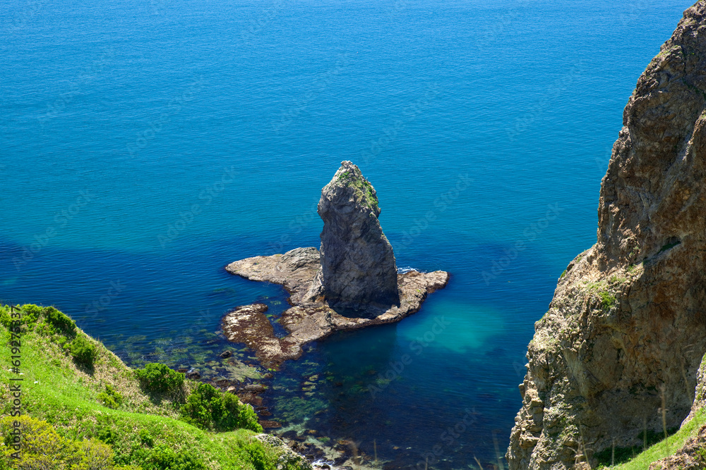 青い海とローソク岩
