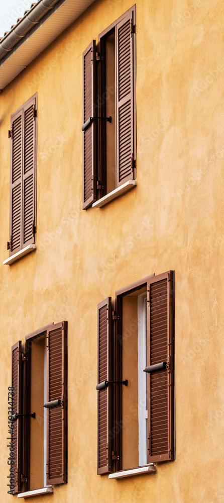 Modèle de façade rénovée provençale 