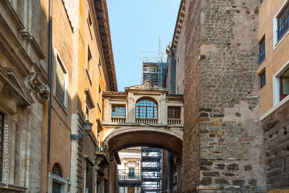 Corridor arch between two historical buildings in Rome