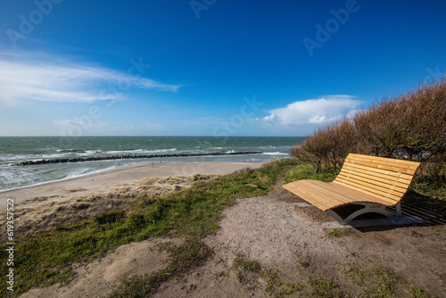 Relax Bank auf dem Hohen Ufer in Ahrenshoop an der Ostsee.