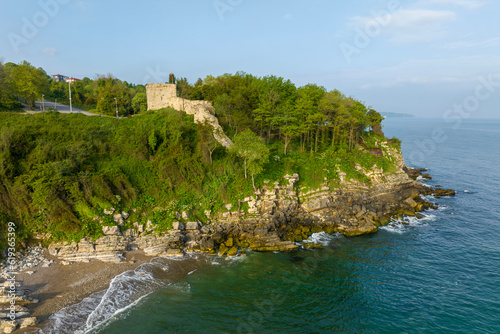 The Ceneviz Castle was built on a cliff located between two bays, 2.5 kilometers west of Düzce Akçakoca District in turkey.