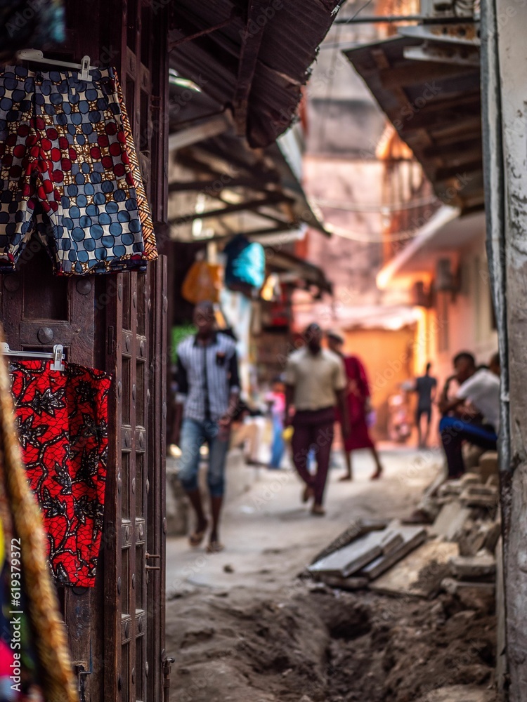 Obraz premium Retail store with colorful clothes with people in the background