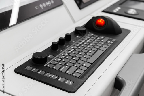 Built-in tabletop input device, industrial keyboard with trackball mouse