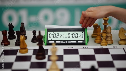 Teenagers play fast chess and use chess clocks. Rapid chees