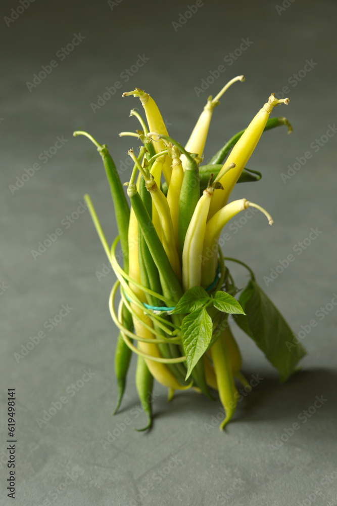 gelbe Wachsbohnen und grüne Stangenbohnen aus dem Garten Stock-Foto ...
