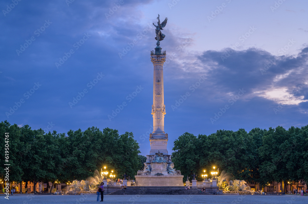 Bordeaux's Place des Quinconces: Home to the Impressive Girondins Monument