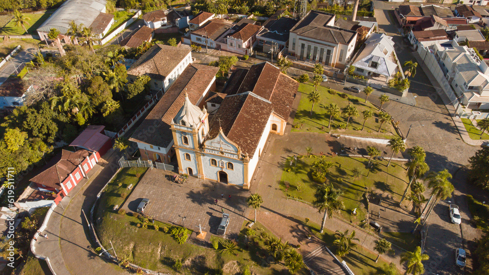 Igreja no centro da cidade de antonina no paraná captada do alto por um drone em 2023. Igreja no centro da cidade de antonina no paraná captada do alto por um drone em 2023.