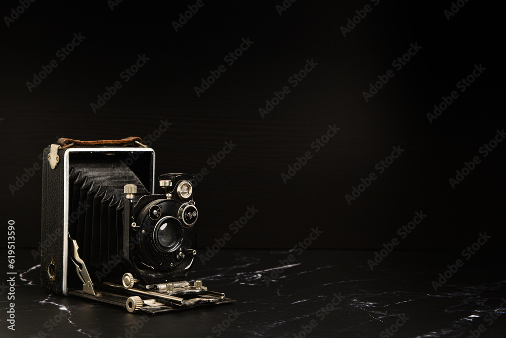 Un style ancien appareil photo à soufflet sur un fond blanc Photo Stock - Alamy