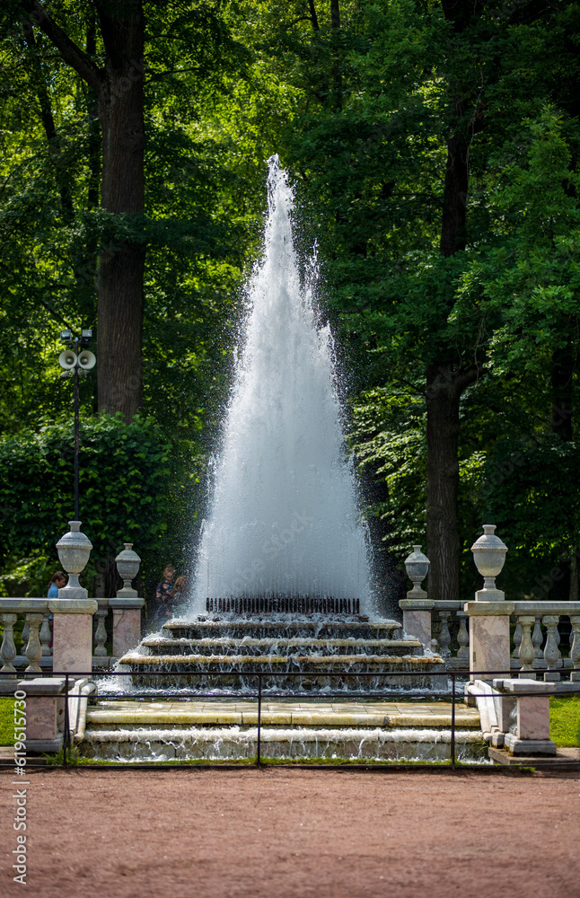 Naklejka premium fountain in the park