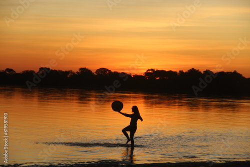Silhueta de pessoa não identificada no Pôr do sol no rio araguaia, no Tocantins photo