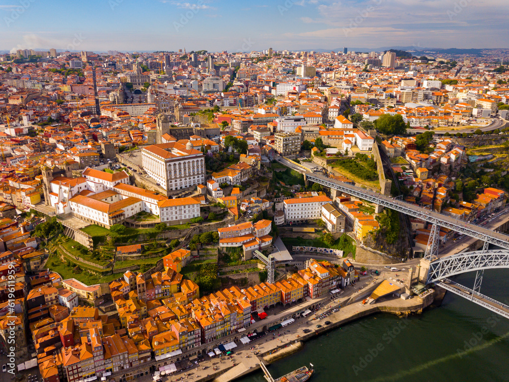 Obraz premium Porto city view with Douro river and Dom Luis I bridge, Portugal
