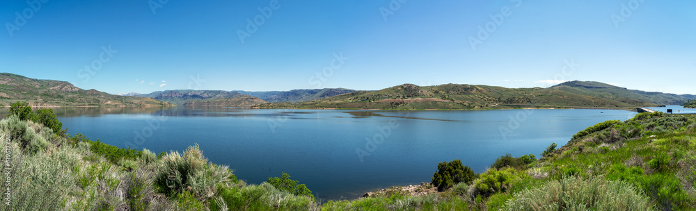 Obraz premium Blue Mesa Reservoir, Highway 50 in Colorado.