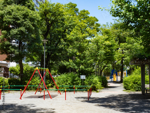 Obraz na płótnie 青空の東雲公園 緑が多くて気持ちが良い w salonie