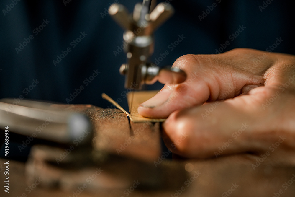Obraz premium wedding Goldring process handcraft work