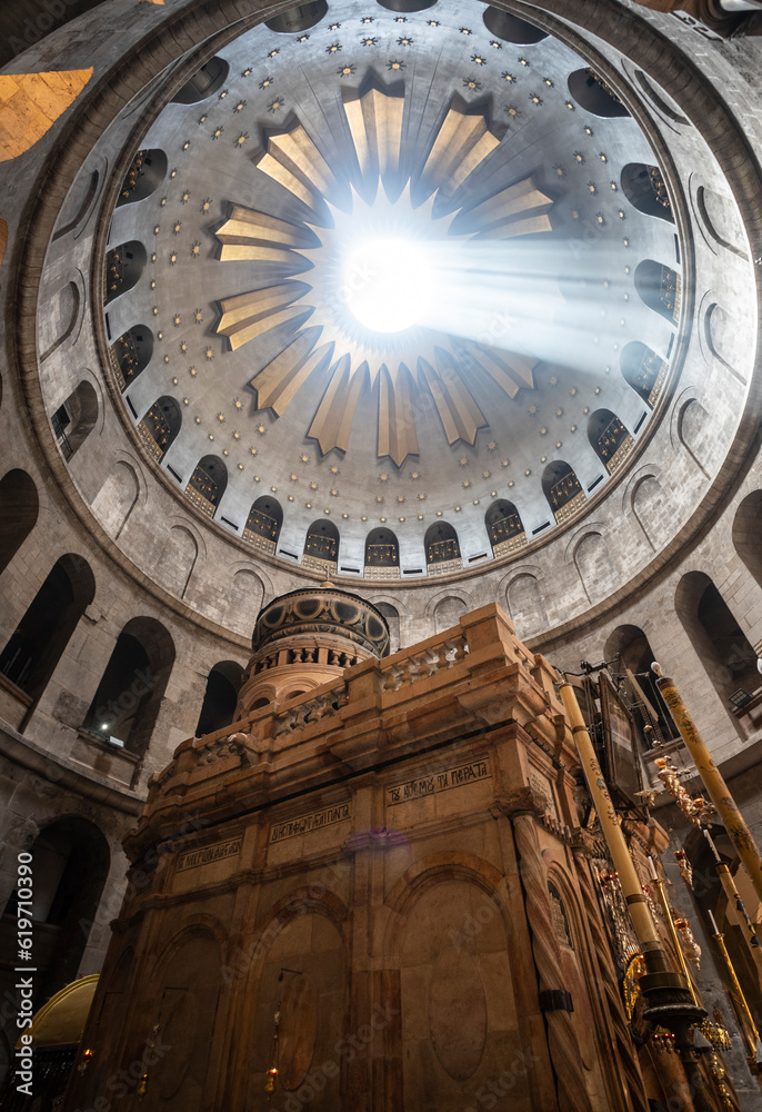 Fototapeta premium Inside the Church of the Holy Sepulchre, Jerusalem, Israel