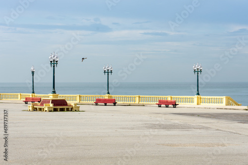 Fotografia Foz promenade in Porto Portugal on seaside with benches