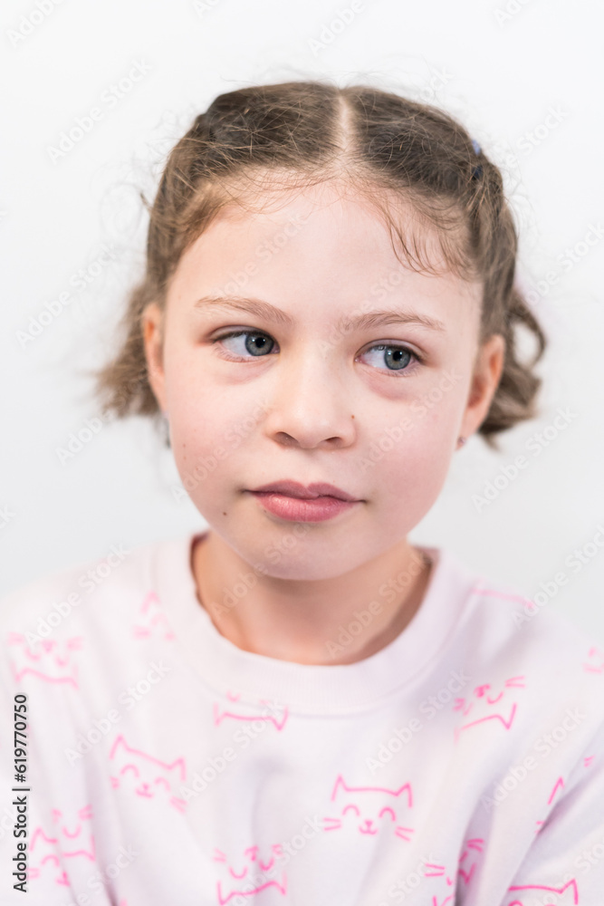 Fototapeta premium Little girl with rainbow braces