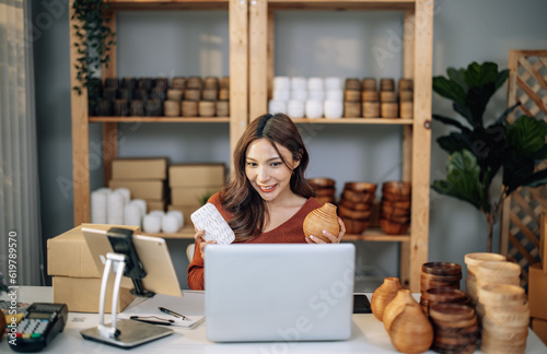 A Small business owner is live streaming to sell vases online. Manage e-commerce inventory, process orders, build trust with customers through reliable delivery to ensure a good shopping experience.