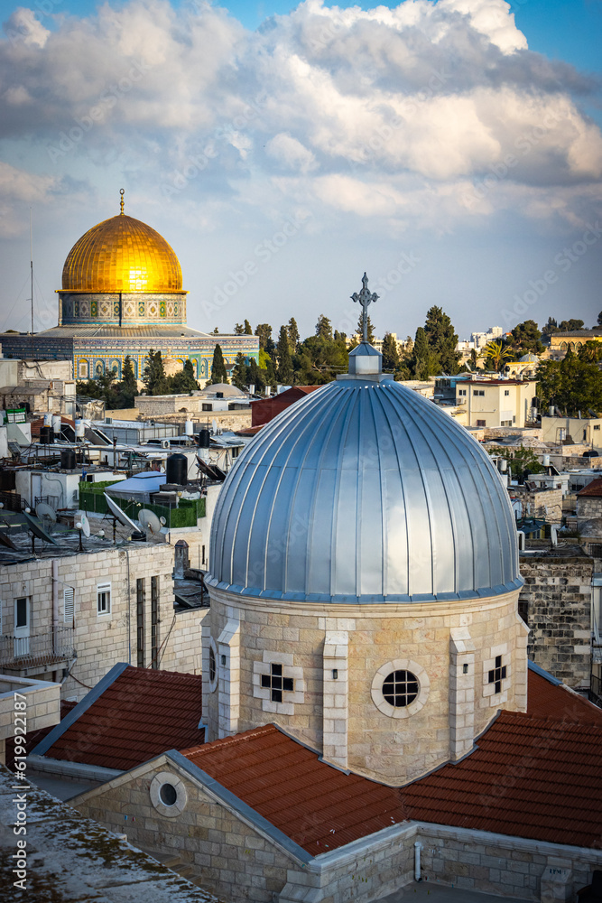 Obraz premium view from austrian hospice, dome of the rock, church of our lady of the spasm, armenian catholic, silver dome, israel, jerusalem, old city, middle east