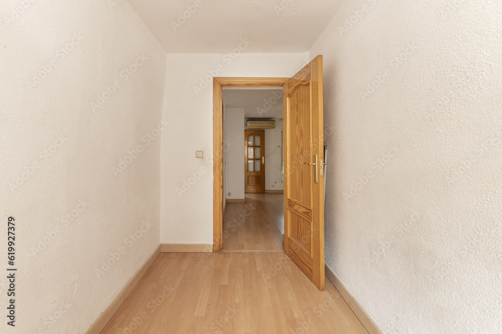 Fototapeta premium An empty room with a pine wood