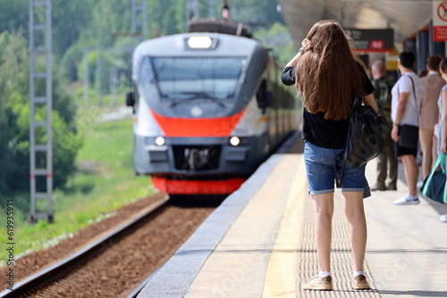 Canvas Print People waiting for the arriving train on railroad station