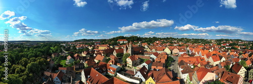 Luftbild von Feuchtwangen mit Blick auf das historische Zentrum der Altstadt. Feuchtwangen, Franken, Bayern, Deutschland.