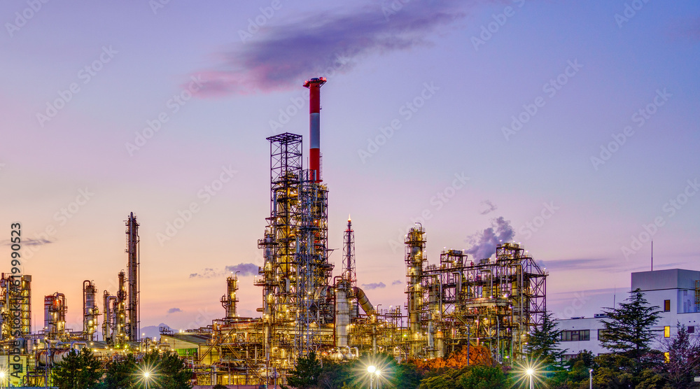 Panoramic view of the petrochemical complex at Yokkaichi Port at dusk.