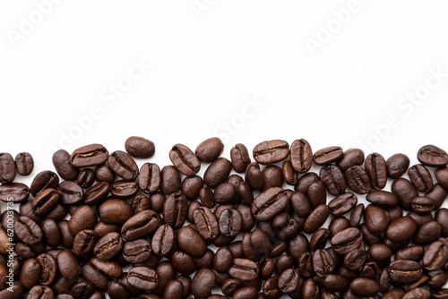 白背景にコーヒー豆