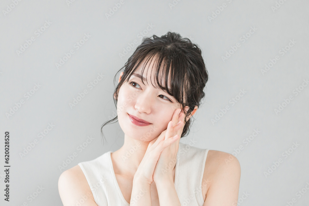 スキンケアをする美肌のアジア人女性(オーガニック・無添加)
スキンケアをする美肌のアジア人女性(オーガニック・無添加)