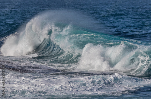 Dramatic wave at Boat Harbour  Port Stephens  NSW  Australia