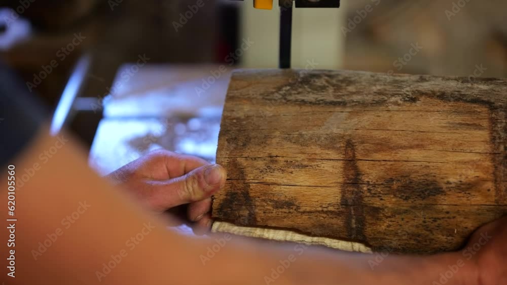 Découpe de bois, avec machine à découpe