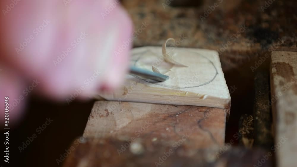 Sculpture de cuillère sur bois