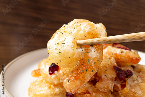 Creamy shrimp with fried shrimp tossed in cream