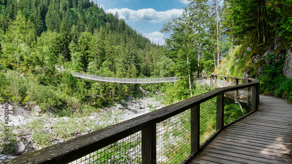 Hängebrücke im Klausbachtal bei Ramsau / Berchtesgaden