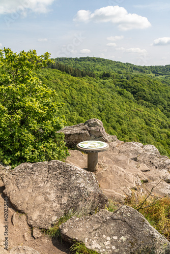 Table d'orientation sur les falaises de la Roche d'Oëtre, en Suisse Normande