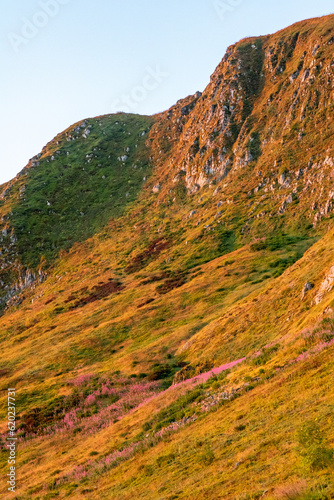 Falaises vers le sommet du Puy Mary