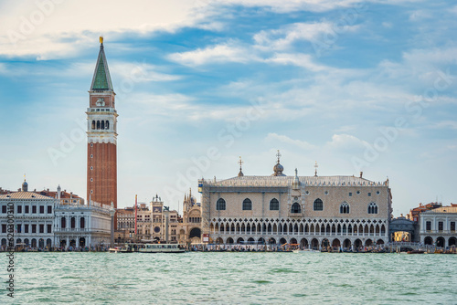 Schilderij op canvas View from above over the Grand Canal with Doge s Palace (Palazzo Ducale) and Col