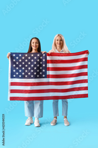 Beautiful women with USA fl...
