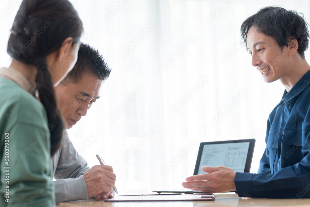 営業マンとシニア夫婦