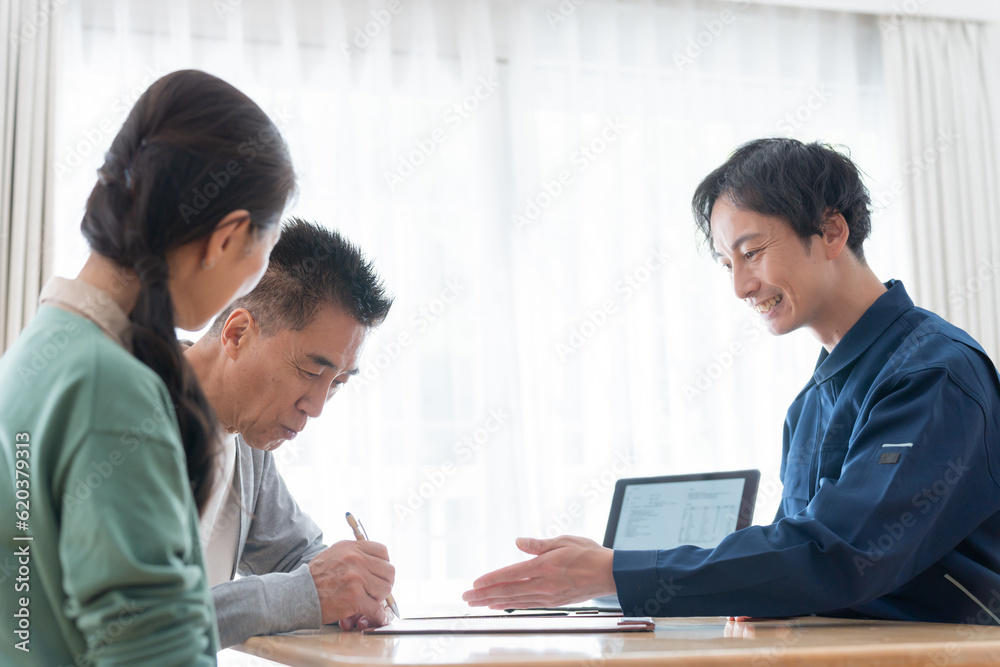 営業マンとシニア夫婦