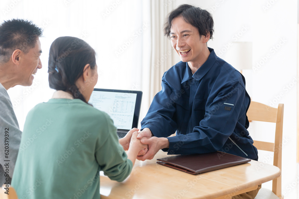 営業マンとシニア夫婦