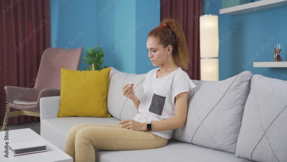 The cheated woman takes off the ring and throws it away. The cheated woman takes off the ring and throws it away.